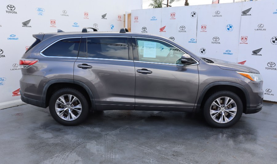 2015 Toyota Highlander FWD 4dr V6 LE Plus (Natl), available for sale in Santa Ana, California | Auto Max Of Santa Ana. Santa Ana, California 2015 Toyota Highlander FWD 4dr V6 LE Plus (Natl), available for sale in Santa Ana, California | Auto Max Of Santa Ana. Santa Ana, California