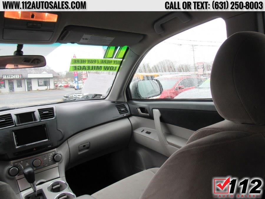 2011 Toyota Highlander Se 4WD 4dr V6 SE, available for sale in Patchogue, New York | 112 Auto Sales. Patchogue, New York 2011 Toyota Highlander Se 4WD 4dr V6 SE, available for sale in Patchogue, New York | 112 Auto Sales. Patchogue, New York