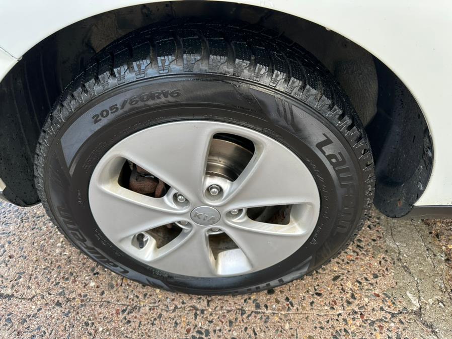 2016 Kia Soul 5dr Wgn Auto Base, available for sale in Manchester, Connecticut | Carsonmain LLC. Manchester, Connecticut 2016 Kia Soul 5dr Wgn Auto Base, available for sale in Manchester, Connecticut | Carsonmain LLC. Manchester, Connecticut