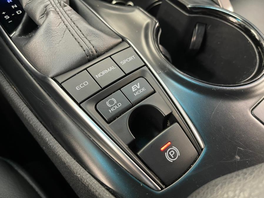 2018 Toyota Camry Hybrid XLE CVT (Natl), available for sale in Inwood, New York | 5 Towns Drive. Inwood, New York 2018 Toyota Camry Hybrid XLE CVT (Natl), available for sale in Inwood, New York | 5 Towns Drive. Inwood, New York