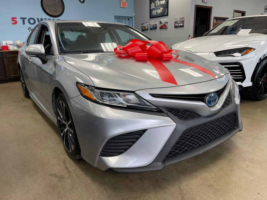 2018 Toyota Camry Hybrid XLE CVT (Natl), available for sale in Inwood, New York | 5 Towns Drive. Inwood, New York 2018 Toyota Camry Hybrid XLE CVT (Natl), available for sale in Inwood, New York | 5 Towns Drive. Inwood, New York
