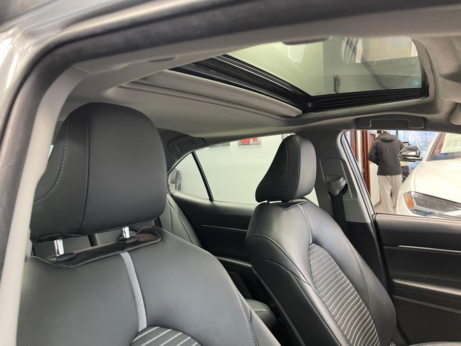 2018 Toyota Camry Hybrid XLE CVT (Natl), available for sale in Inwood, New York | 5 Towns Drive. Inwood, New York 2018 Toyota Camry Hybrid XLE CVT (Natl), available for sale in Inwood, New York | 5 Towns Drive. Inwood, New York