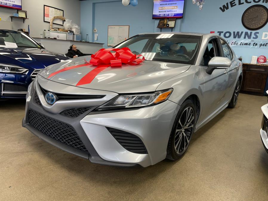 2018 Toyota Camry Hybrid XLE CVT (Natl), available for sale in Inwood, New York | 5 Towns Drive. Inwood, New York 2018 Toyota Camry Hybrid XLE CVT (Natl), available for sale in Inwood, New York | 5 Towns Drive. Inwood, New York