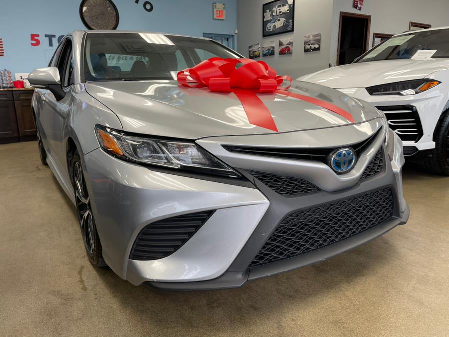 2018 Toyota Camry Hybrid XLE CVT (Natl), available for sale in Inwood, New York | 5 Towns Drive. Inwood, New York 2018 Toyota Camry Hybrid XLE CVT (Natl), available for sale in Inwood, New York | 5 Towns Drive. Inwood, New York