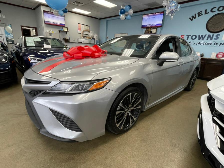 2018 Toyota Camry Hybrid XLE CVT (Natl), available for sale in Inwood, New York | 5 Towns Drive. Inwood, New York 2018 Toyota Camry Hybrid XLE CVT (Natl), available for sale in Inwood, New York | 5 Towns Drive. Inwood, New York
