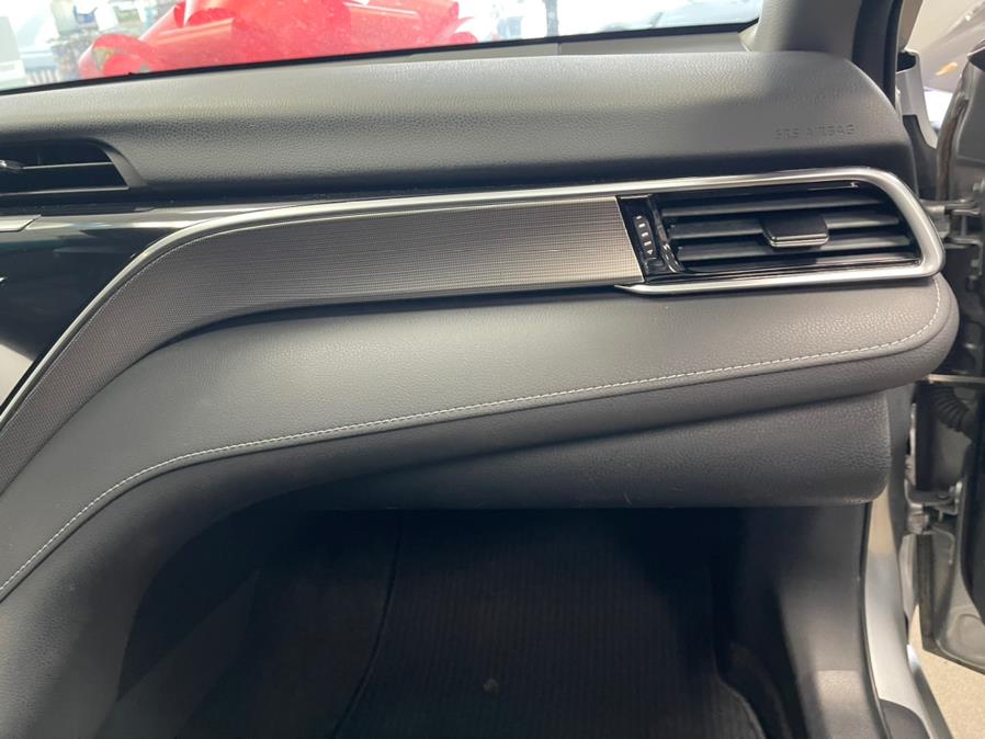 2018 Toyota Camry Hybrid XLE CVT (Natl), available for sale in Inwood, New York | 5 Towns Drive. Inwood, New York 2018 Toyota Camry Hybrid XLE CVT (Natl), available for sale in Inwood, New York | 5 Towns Drive. Inwood, New York