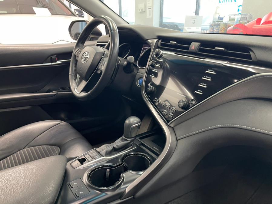 2018 Toyota Camry Hybrid XLE CVT (Natl), available for sale in Inwood, New York | 5 Towns Drive. Inwood, New York 2018 Toyota Camry Hybrid XLE CVT (Natl), available for sale in Inwood, New York | 5 Towns Drive. Inwood, New York