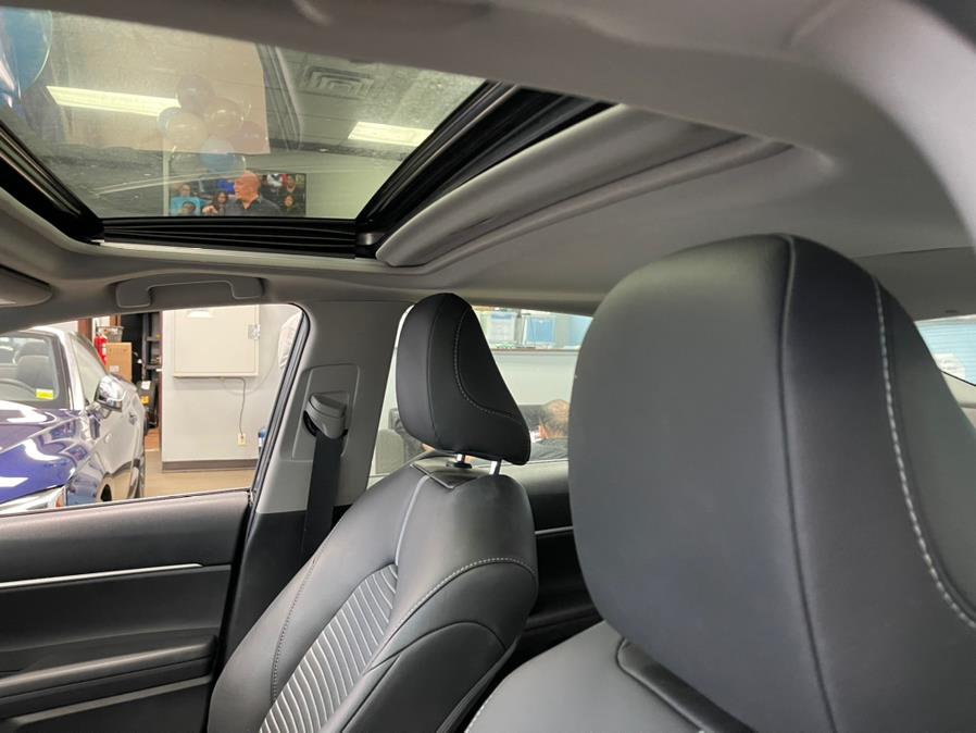 2018 Toyota Camry Hybrid XLE CVT (Natl), available for sale in Inwood, New York | 5 Towns Drive. Inwood, New York 2018 Toyota Camry Hybrid XLE CVT (Natl), available for sale in Inwood, New York | 5 Towns Drive. Inwood, New York