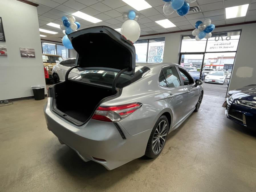 2018 Toyota Camry Hybrid XLE CVT (Natl), available for sale in Inwood, New York | 5 Towns Drive. Inwood, New York 2018 Toyota Camry Hybrid XLE CVT (Natl), available for sale in Inwood, New York | 5 Towns Drive. Inwood, New York