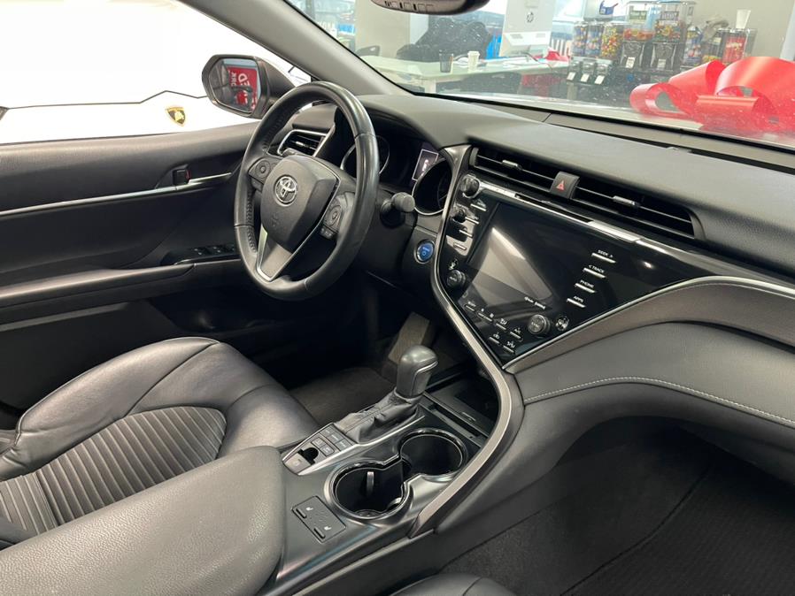 2018 Toyota Camry Hybrid XLE CVT (Natl), available for sale in Inwood, New York | 5 Towns Drive. Inwood, New York 2018 Toyota Camry Hybrid XLE CVT (Natl), available for sale in Inwood, New York | 5 Towns Drive. Inwood, New York