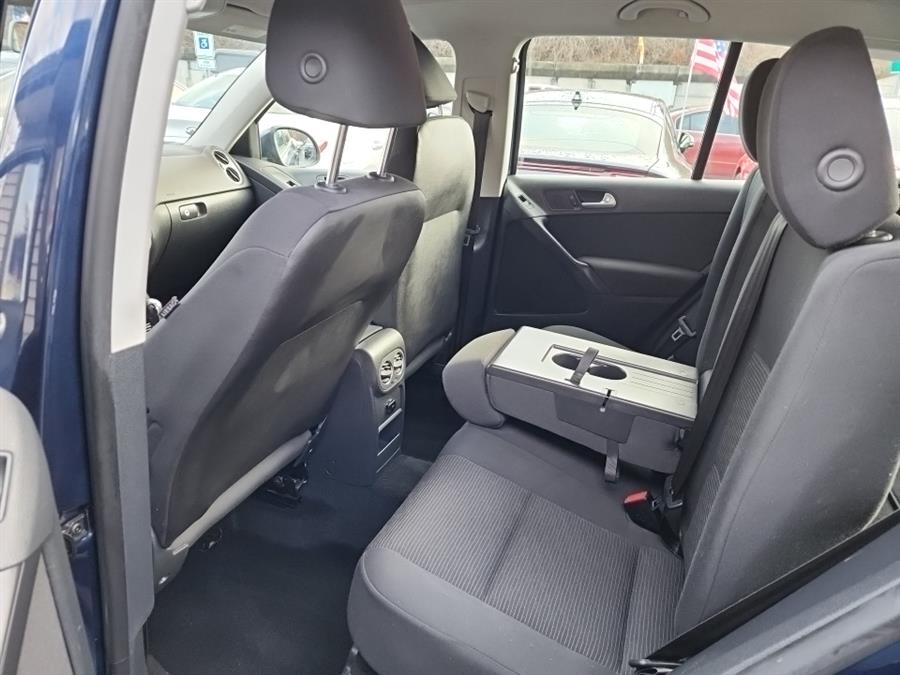 2012 Volkswagen Tiguan 4WD 4dr Auto SE w/Sunroof & Nav, available for sale in Islip, New York | L.I. Auto Gallery. Islip, New York 2012 Volkswagen Tiguan 4WD 4dr Auto SE w/Sunroof & Nav, available for sale in Islip, New York | L.I. Auto Gallery. Islip, New York