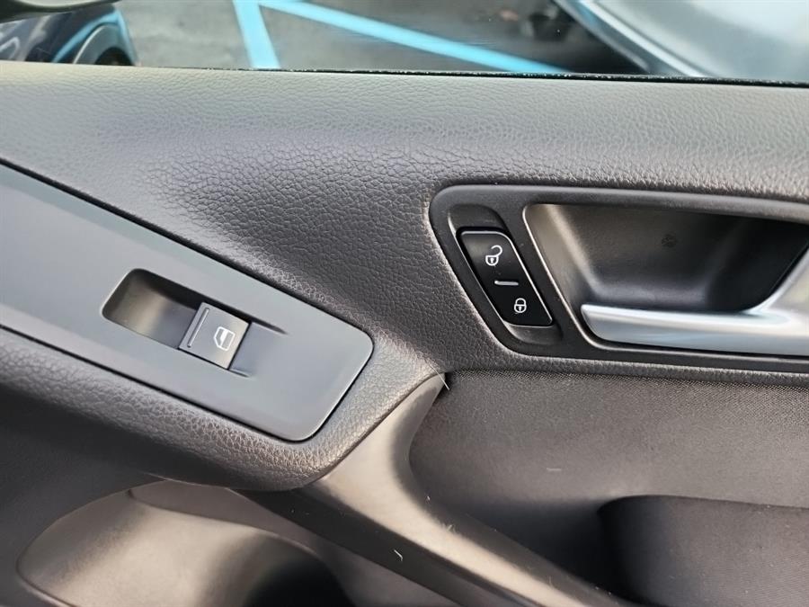 2012 Volkswagen Tiguan 4WD 4dr Auto SE w/Sunroof & Nav, available for sale in Islip, New York | L.I. Auto Gallery. Islip, New York 2012 Volkswagen Tiguan 4WD 4dr Auto SE w/Sunroof & Nav, available for sale in Islip, New York | L.I. Auto Gallery. Islip, New York