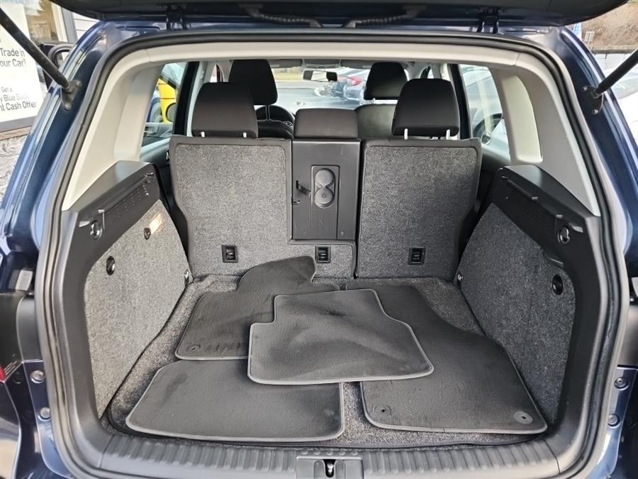 2012 Volkswagen Tiguan 4WD 4dr Auto SE w/Sunroof & Nav, available for sale in Islip, New York | L.I. Auto Gallery. Islip, New York 2012 Volkswagen Tiguan 4WD 4dr Auto SE w/Sunroof & Nav, available for sale in Islip, New York | L.I. Auto Gallery. Islip, New York