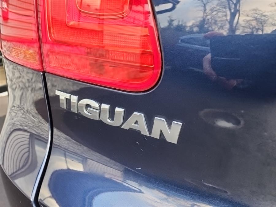 2012 Volkswagen Tiguan 4WD 4dr Auto SE w/Sunroof & Nav, available for sale in Islip, New York | L.I. Auto Gallery. Islip, New York 2012 Volkswagen Tiguan 4WD 4dr Auto SE w/Sunroof & Nav, available for sale in Islip, New York | L.I. Auto Gallery. Islip, New York