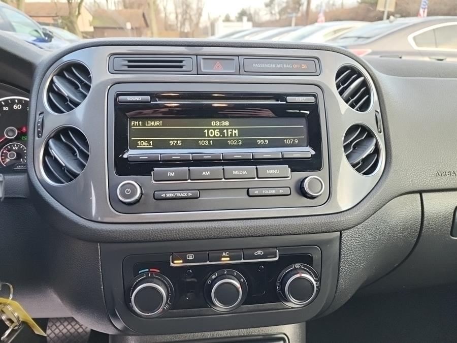 2012 Volkswagen Tiguan 4WD 4dr Auto SE w/Sunroof & Nav, available for sale in Islip, New York | L.I. Auto Gallery. Islip, New York 2012 Volkswagen Tiguan 4WD 4dr Auto SE w/Sunroof & Nav, available for sale in Islip, New York | L.I. Auto Gallery. Islip, New York