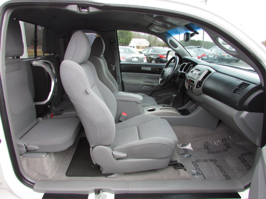 2010 Toyota Tacoma 4WD Access V6 AT (Natl), available for sale in East Windsor, Connecticut | United Auto Sales of E Windsor, Inc. East Windsor, Connecticut 2010 Toyota Tacoma 4WD Access V6 AT (Natl), available for sale in East Windsor, Connecticut | United Auto Sales of E Windsor, Inc. East Windsor, Connecticut