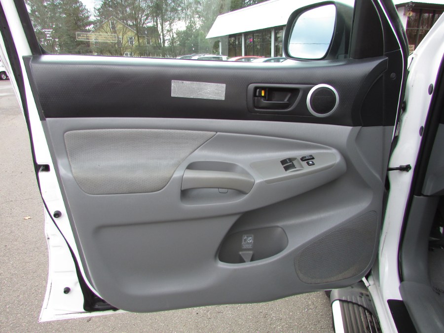 2010 Toyota Tacoma 4WD Access V6 AT (Natl), available for sale in East Windsor, Connecticut | United Auto Sales of E Windsor, Inc. East Windsor, Connecticut 2010 Toyota Tacoma 4WD Access V6 AT (Natl), available for sale in East Windsor, Connecticut | United Auto Sales of E Windsor, Inc. East Windsor, Connecticut