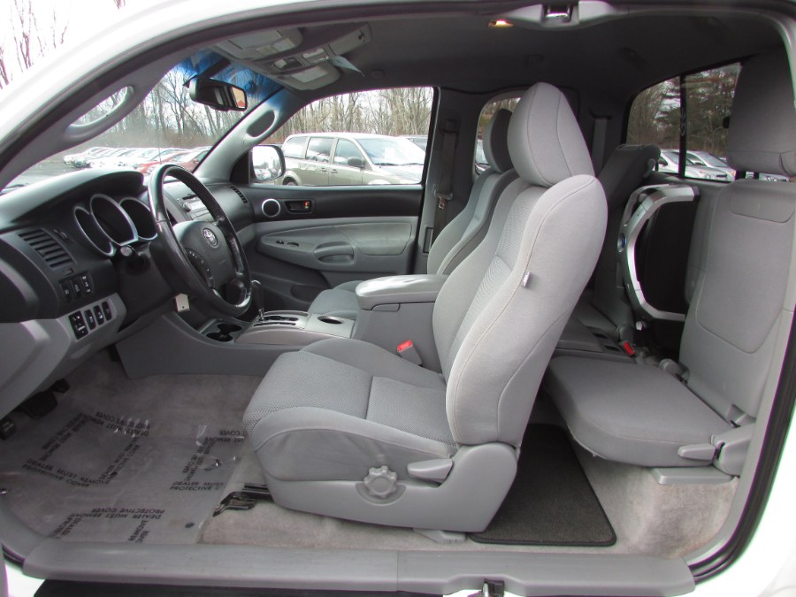 2010 Toyota Tacoma 4WD Access V6 AT (Natl), available for sale in East Windsor, Connecticut | United Auto Sales of E Windsor, Inc. East Windsor, Connecticut 2010 Toyota Tacoma 4WD Access V6 AT (Natl), available for sale in East Windsor, Connecticut | United Auto Sales of E Windsor, Inc. East Windsor, Connecticut