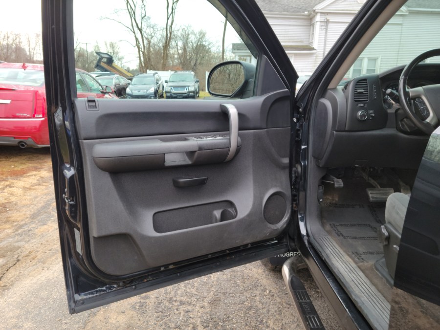 2009 GMC Sierra 1500 4WD Crew Cab 143.5" SLE, available for sale in East Windsor, Connecticut | Toro Auto. East Windsor, Connecticut 2009 GMC Sierra 1500 4WD Crew Cab 143.5" SLE, available for sale in East Windsor, Connecticut | Toro Auto. East Windsor, Connecticut