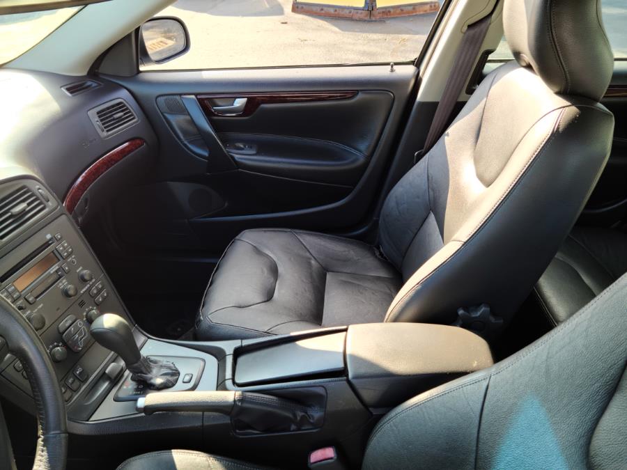 2002 Volvo S60 2.4T A SR 4dr Sdn Auto w/Sunroof, available for sale in Milford, Connecticut | Chip's Auto Sales Inc. Milford, Connecticut 2002 Volvo S60 2.4T A SR 4dr Sdn Auto w/Sunroof, available for sale in Milford, Connecticut | Chip's Auto Sales Inc. Milford, Connecticut