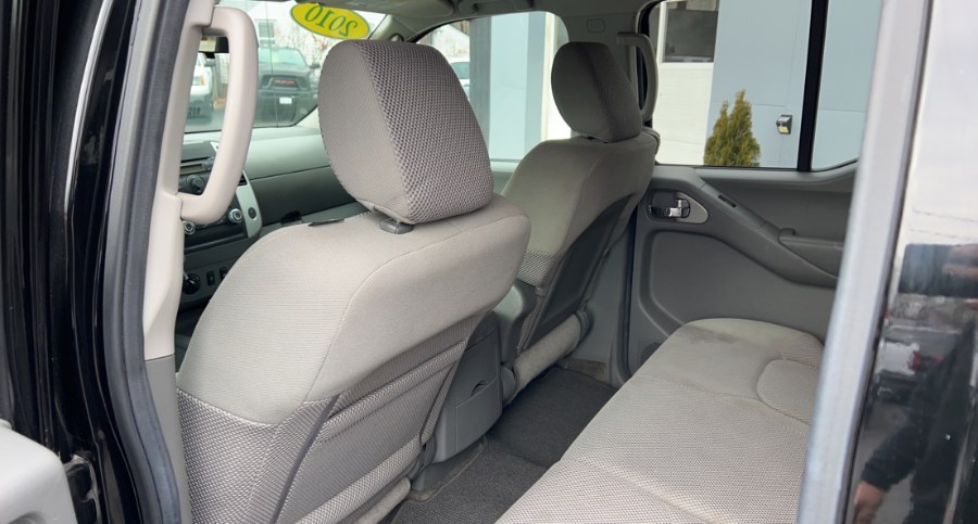 2010 Nissan Frontier 4WD Crew Cab SWB Auto LE, available for sale in Waterbury, Connecticut | West End Automotive Center. Waterbury, Connecticut 2010 Nissan Frontier 4WD Crew Cab SWB Auto LE, available for sale in Waterbury, Connecticut | West End Automotive Center. Waterbury, Connecticut