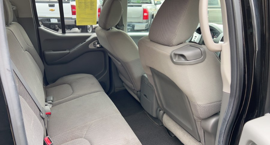 2010 Nissan Frontier 4WD Crew Cab SWB Auto LE, available for sale in Waterbury, Connecticut | West End Automotive Center. Waterbury, Connecticut 2010 Nissan Frontier 4WD Crew Cab SWB Auto LE, available for sale in Waterbury, Connecticut | West End Automotive Center. Waterbury, Connecticut