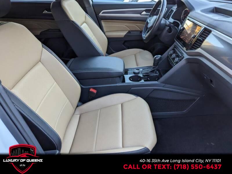 Used Volkswagen Atlas Cross Sport 3.6L V6 SEL R-Line 4MOTION 2021 | Luxury Of Queens. Long Island City, New York Used Volkswagen Atlas Cross Sport 3.6L V6 SEL R-Line 4MOTION 2021 | Luxury Of Queens. Long Island City, New York