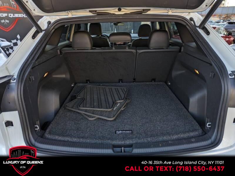 Used Volkswagen Atlas Cross Sport 3.6L V6 SEL R-Line 4MOTION 2021 | Luxury Of Queens. Long Island City, New York Used Volkswagen Atlas Cross Sport 3.6L V6 SEL R-Line 4MOTION 2021 | Luxury Of Queens. Long Island City, New York
