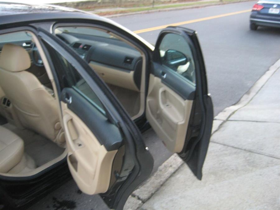2008 Volkswagen Jetta SE PZEV 4dr Sedan 6A, available for sale in Massapequa, New York | Rite Choice Auto Inc.. Massapequa, New York 2008 Volkswagen Jetta SE PZEV 4dr Sedan 6A, available for sale in Massapequa, New York | Rite Choice Auto Inc.. Massapequa, New York