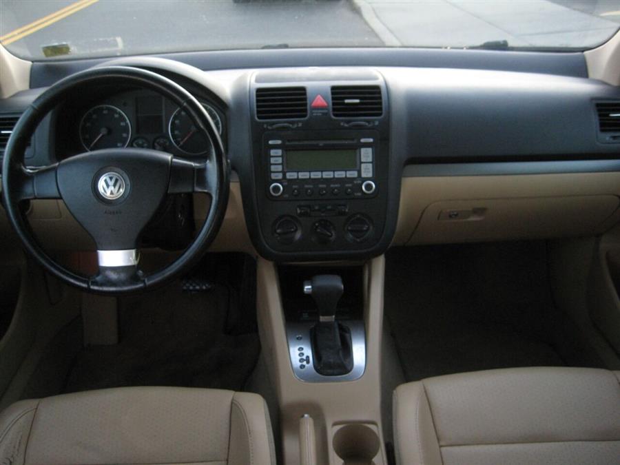 2008 Volkswagen Jetta SE PZEV 4dr Sedan 6A, available for sale in Massapequa, New York | Rite Choice Auto Inc.. Massapequa, New York 2008 Volkswagen Jetta SE PZEV 4dr Sedan 6A, available for sale in Massapequa, New York | Rite Choice Auto Inc.. Massapequa, New York