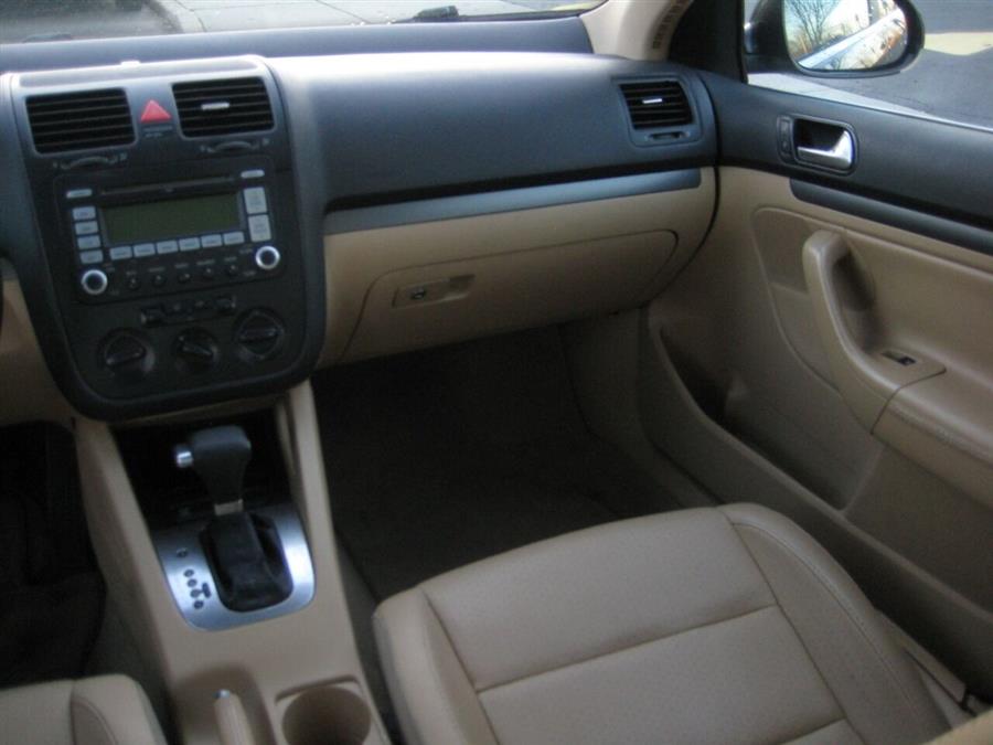 2008 Volkswagen Jetta SE PZEV 4dr Sedan 6A, available for sale in Massapequa, New York | Rite Choice Auto Inc.. Massapequa, New York 2008 Volkswagen Jetta SE PZEV 4dr Sedan 6A, available for sale in Massapequa, New York | Rite Choice Auto Inc.. Massapequa, New York