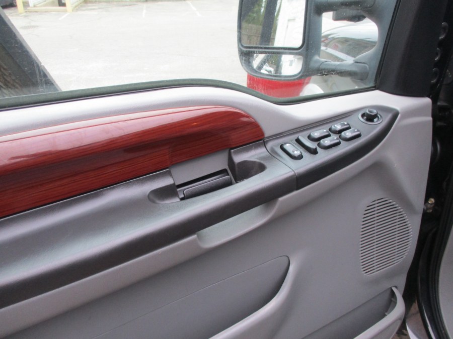 2006 Ford Super Duty F-250 Crew Cab 156" Lariat 4WD, available for sale in West Babylon, New York | New Gen Auto Group. West Babylon, New York 2006 Ford Super Duty F-250 Crew Cab 156" Lariat 4WD, available for sale in West Babylon, New York | New Gen Auto Group. West Babylon, New York