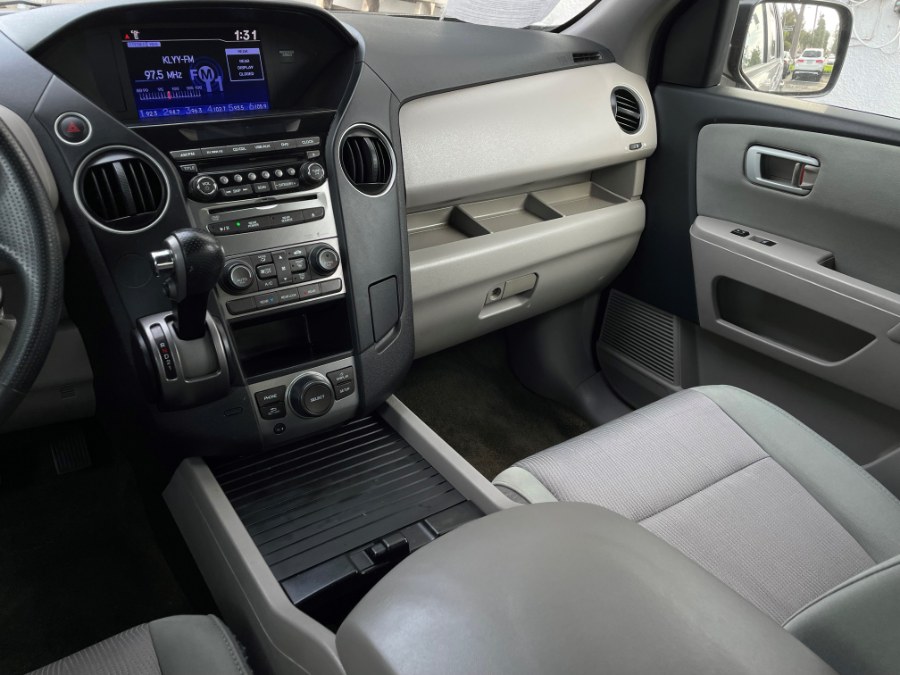 2015 Honda Pilot 2WD 4dr SE, available for sale in Corona, California | Green Light Auto. Corona, California 2015 Honda Pilot 2WD 4dr SE, available for sale in Corona, California | Green Light Auto. Corona, California