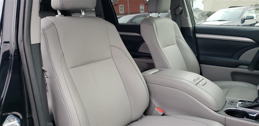 2019 Toyota Highlander XLE V6 AWD (Natl), available for sale in Little Ferry, New Jersey | Victoria Preowned Autos Inc. Little Ferry, New Jersey 2019 Toyota Highlander XLE V6 AWD (Natl), available for sale in Little Ferry, New Jersey | Victoria Preowned Autos Inc. Little Ferry, New Jersey