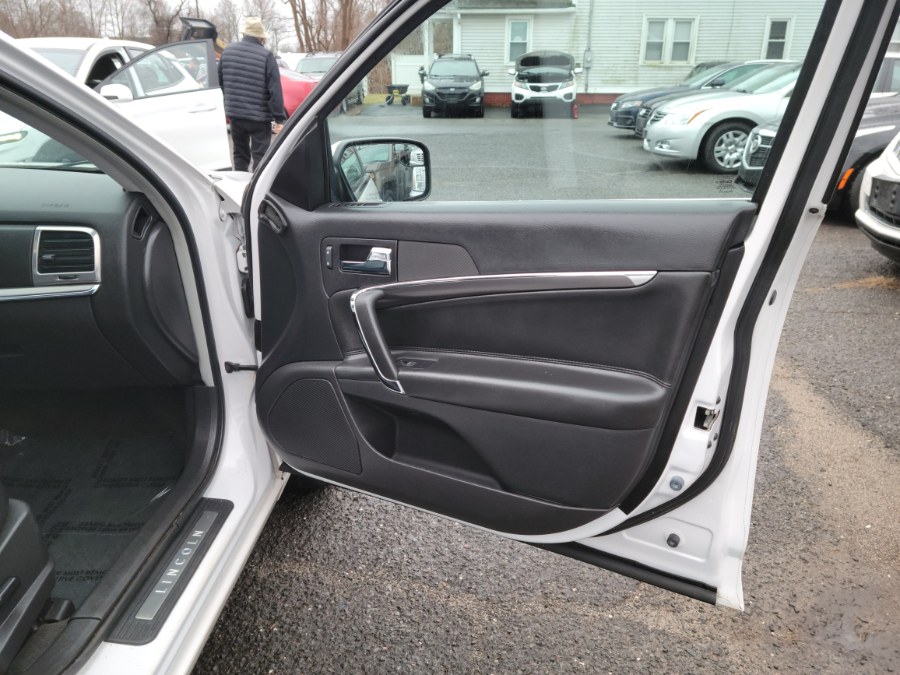 2011 Lincoln MKZ 4dr Sdn AWD Leather & Sunroof, available for sale in East Windsor, Connecticut | Toro Auto. East Windsor, Connecticut 2011 Lincoln MKZ 4dr Sdn AWD Leather & Sunroof, available for sale in East Windsor, Connecticut | Toro Auto. East Windsor, Connecticut