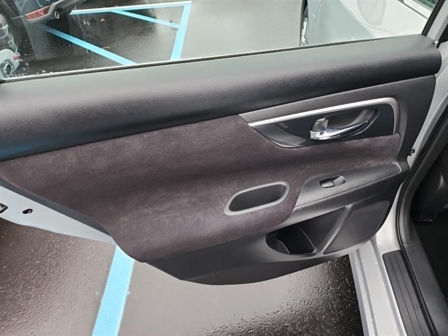 2013 Nissan Altima 4dr Sdn I4 2.5 SL, available for sale in Islip, New York | L.I. Auto Gallery. Islip, New York 2013 Nissan Altima 4dr Sdn I4 2.5 SL, available for sale in Islip, New York | L.I. Auto Gallery. Islip, New York