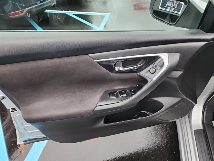 2013 Nissan Altima 4dr Sdn I4 2.5 SL, available for sale in Islip, New York | L.I. Auto Gallery. Islip, New York 2013 Nissan Altima 4dr Sdn I4 2.5 SL, available for sale in Islip, New York | L.I. Auto Gallery. Islip, New York