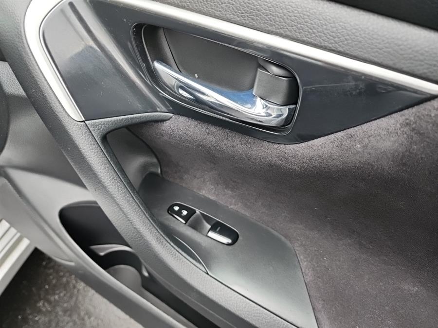 2013 Nissan Altima 4dr Sdn I4 2.5 SL, available for sale in Islip, New York | L.I. Auto Gallery. Islip, New York 2013 Nissan Altima 4dr Sdn I4 2.5 SL, available for sale in Islip, New York | L.I. Auto Gallery. Islip, New York