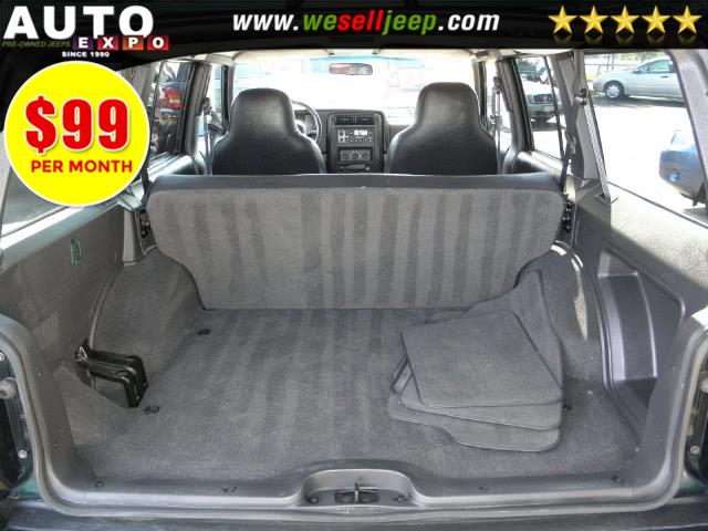 2001 Jeep Cherokee 4dr Sport 4WD, available for sale in Huntington, New York | Auto Expo. Huntington, New York 2001 Jeep Cherokee 4dr Sport 4WD, available for sale in Huntington, New York | Auto Expo. Huntington, New York