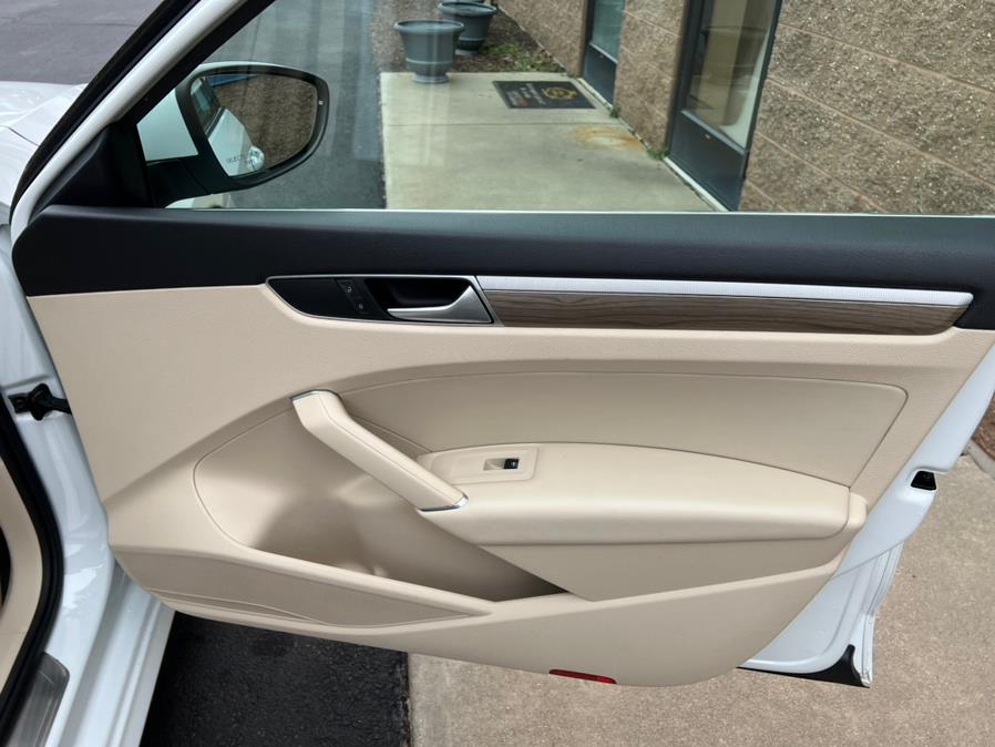 2016 Volkswagen Passat 4dr Sdn 1.8T Auto SE PZEV, available for sale in East Windsor, Connecticut | Century Auto And Truck. East Windsor, Connecticut 2016 Volkswagen Passat 4dr Sdn 1.8T Auto SE PZEV, available for sale in East Windsor, Connecticut | Century Auto And Truck. East Windsor, Connecticut