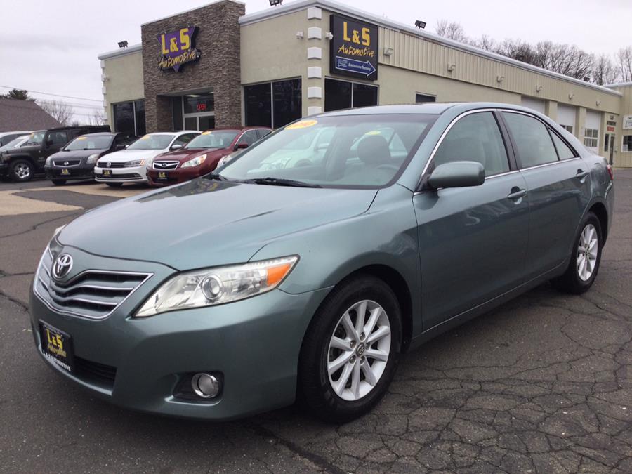 2010 Toyota Camry 4dr Sdn I4 Auto XLE (Natl), available for sale in Plantsville, CT