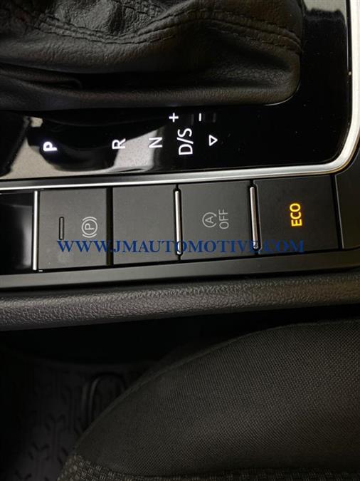 2019 Volkswagen Jetta SE Auto w/SULEV, available for sale in Naugatuck, Connecticut | J&M Automotive Sls&Svc LLC. Naugatuck, Connecticut 2019 Volkswagen Jetta SE Auto w/SULEV, available for sale in Naugatuck, Connecticut | J&M Automotive Sls&Svc LLC. Naugatuck, Connecticut