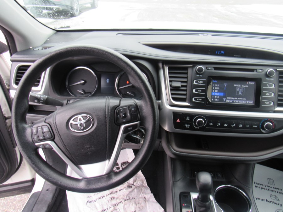 2014 Toyota Highlander LE, available for sale in Worcester, Massachusetts | Hilario's Auto Sales Inc.. Worcester, Massachusetts 2014 Toyota Highlander LE, available for sale in Worcester, Massachusetts | Hilario's Auto Sales Inc.. Worcester, Massachusetts