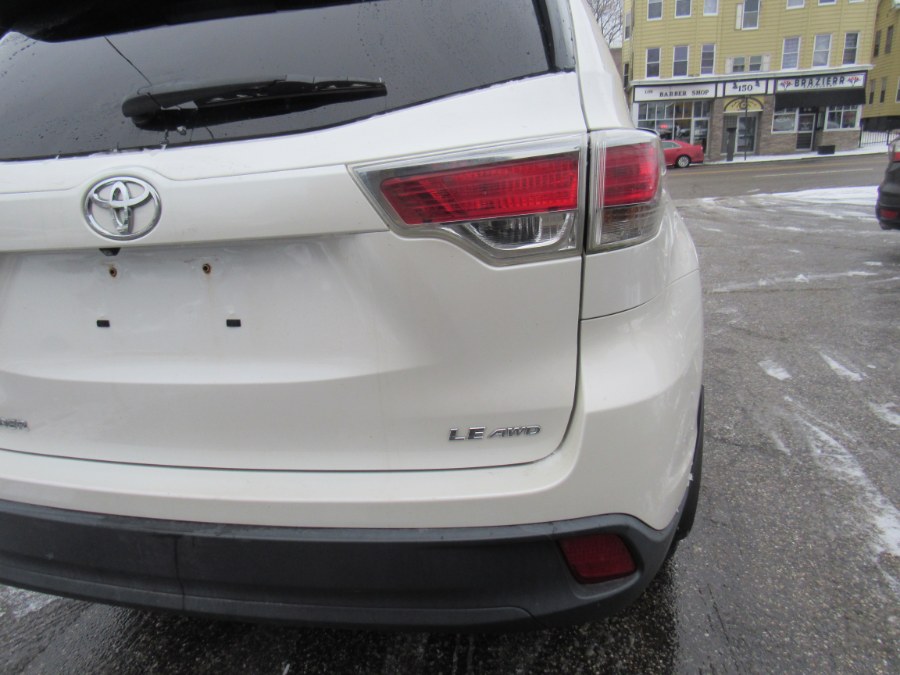 2014 Toyota Highlander LE, available for sale in Worcester, Massachusetts | Hilario's Auto Sales Inc.. Worcester, Massachusetts 2014 Toyota Highlander LE, available for sale in Worcester, Massachusetts | Hilario's Auto Sales Inc.. Worcester, Massachusetts