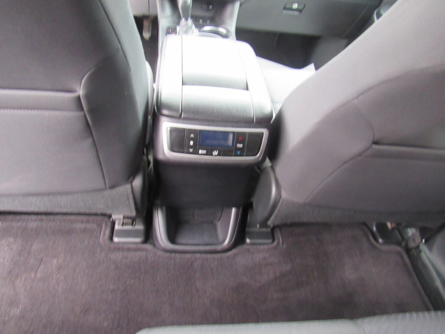 2014 Toyota Highlander LE, available for sale in Worcester, Massachusetts | Hilario's Auto Sales Inc.. Worcester, Massachusetts 2014 Toyota Highlander LE, available for sale in Worcester, Massachusetts | Hilario's Auto Sales Inc.. Worcester, Massachusetts
