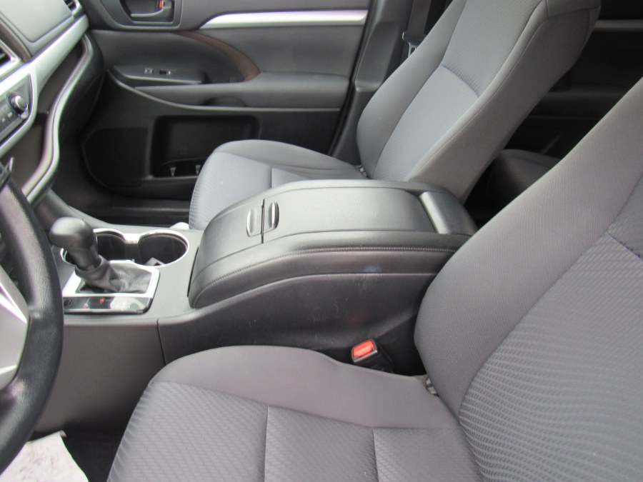 2014 Toyota Highlander LE, available for sale in Worcester, Massachusetts | Hilario's Auto Sales Inc.. Worcester, Massachusetts 2014 Toyota Highlander LE, available for sale in Worcester, Massachusetts | Hilario's Auto Sales Inc.. Worcester, Massachusetts