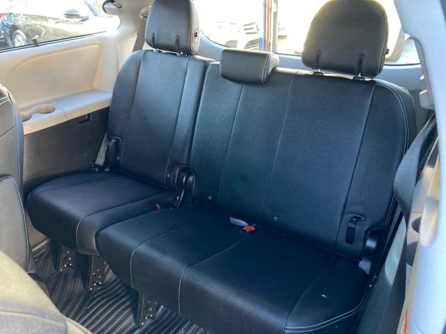 2016 Toyota Sienna 5dr 8-Pass Van SE Premium FWD (Natl), available for sale in Brooklyn, New York | Carsbuck Inc.. Brooklyn, New York 2016 Toyota Sienna 5dr 8-Pass Van SE Premium FWD (Natl), available for sale in Brooklyn, New York | Carsbuck Inc.. Brooklyn, New York