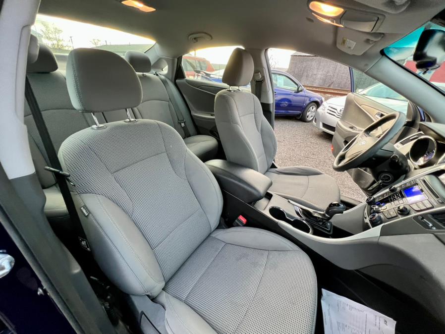 2013 Hyundai Sonata 4dr Sdn 2.4L Auto Limited, available for sale in Wallingford, Connecticut | Wallingford Auto Center LLC. Wallingford, Connecticut 2013 Hyundai Sonata 4dr Sdn 2.4L Auto Limited, available for sale in Wallingford, Connecticut | Wallingford Auto Center LLC. Wallingford, Connecticut