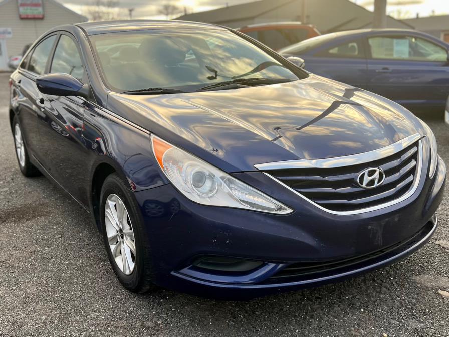 2013 Hyundai Sonata 4dr Sdn 2.4L Auto Limited, available for sale in Wallingford, Connecticut | Wallingford Auto Center LLC. Wallingford, Connecticut
