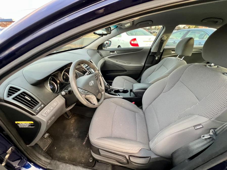 2013 Hyundai Sonata 4dr Sdn 2.4L Auto Limited, available for sale in Wallingford, Connecticut | Wallingford Auto Center LLC. Wallingford, Connecticut 2013 Hyundai Sonata 4dr Sdn 2.4L Auto Limited, available for sale in Wallingford, Connecticut | Wallingford Auto Center LLC. Wallingford, Connecticut